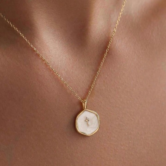 Fashion Gold ✝️cross Pendant Necklace NWOT - Picture 3 of 8